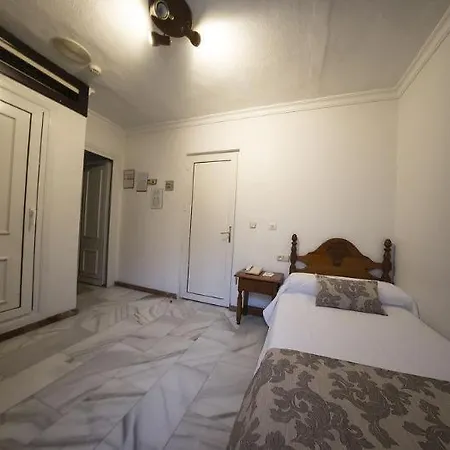 La Pinta Hotel 2*