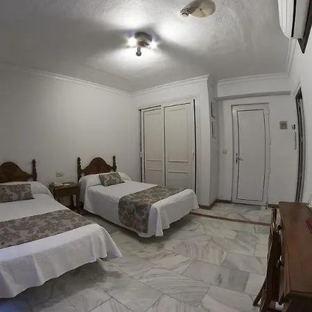 La Pinta Hotel 2*